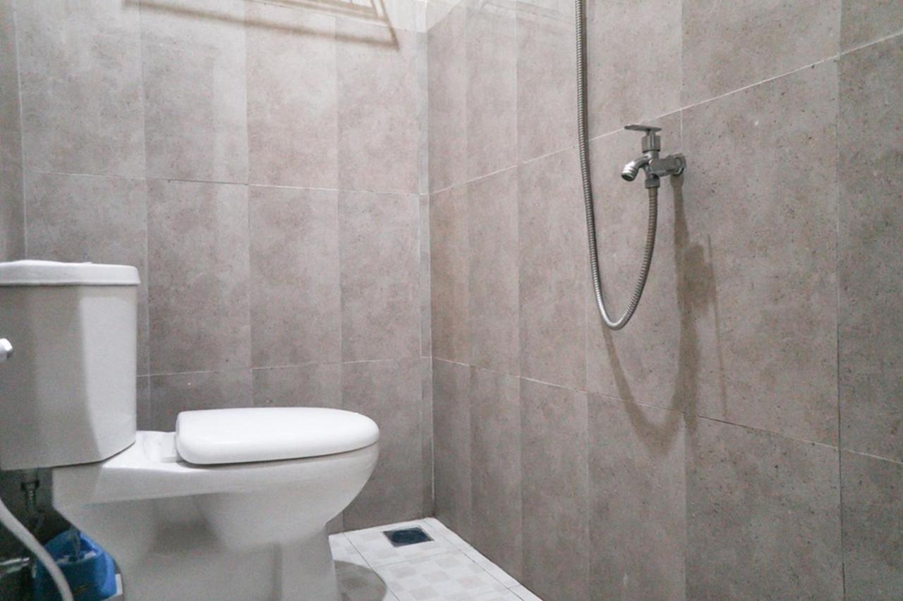 Reddoorz Syariah Near Exit Tol Malang Hotel Екстериор снимка
